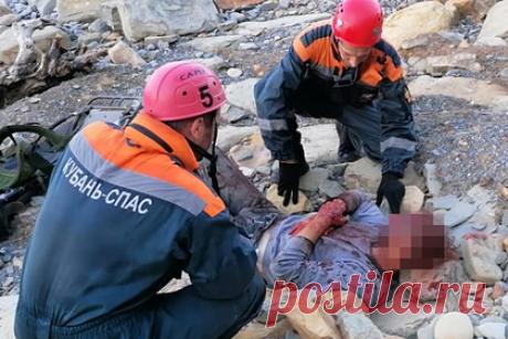 Россиянин сорвался с горы в Анапе. Российский турист сорвался с обрыва в районе Лысой горы в Анапе. Отмечалось, что 36-летний мужчина из Махачкалы упал на каменистый пляж неподалеку от спуска к морю «800 ступеней». Прибывшие на место происшествия спасатели оказали туристу первую медицинскую помощь. Россиянина эвакуировали при помощи катера.