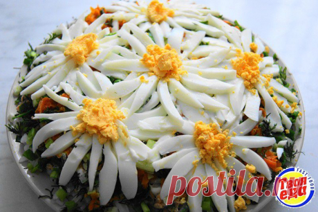 Ромашковое поле — это красивый, необычный, сытный и вкусный салат.