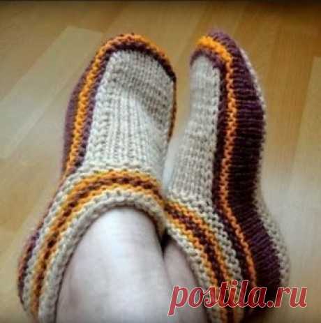 Вяжем спицами симпатичные тапочки