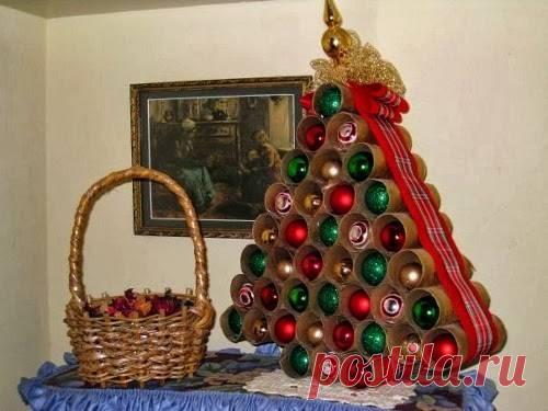 50+ ideas for Christmas Trees with recycled materials: Recycled Christmas Tree