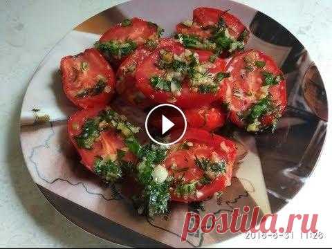Помидоры по - корейски. Пальчики оближешь)) Нам понадобится: помидоры 1 кг, перец болгарский 2 шт, перец острый 1 шт, петрушка 1 пучек, укроп 1 пучек, сахар 2 ст.ложки, соль 1 ст.ложка без горки...