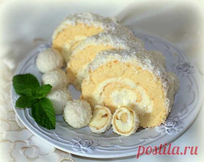 Бисквитный рулет с кремом и кокосовой стружкой / Простые рецепты