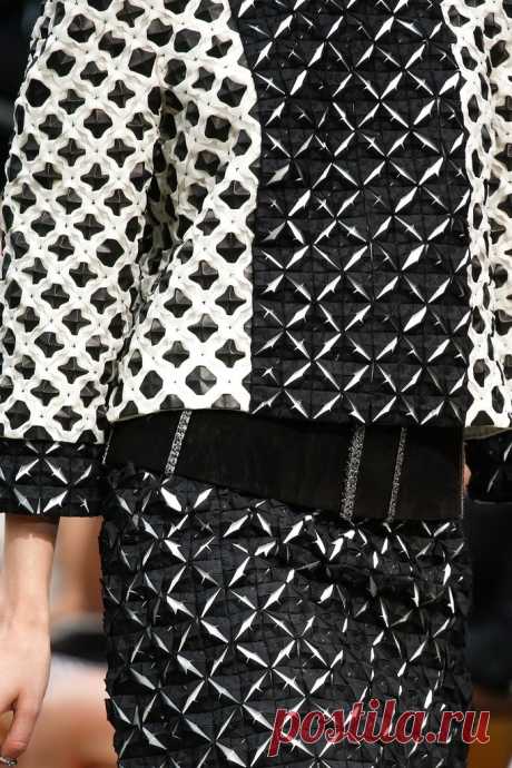 chanel-haute-couture-fall-2013-77.jpg (683×1024)