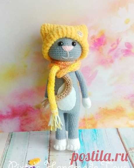 Кот модник и Кошка амигуруми. Схемы и описания для вязания игрушек крючком! Бесплатный мастер-класс по вязанию милых котиков в шапочках и шарфиках от Людмилы Першиной. Рост вязаного кота примерно 30-33 см. Из описания схемы вы…