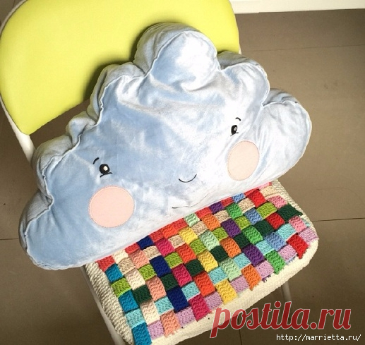 Сидушка крючком из цветных полосок