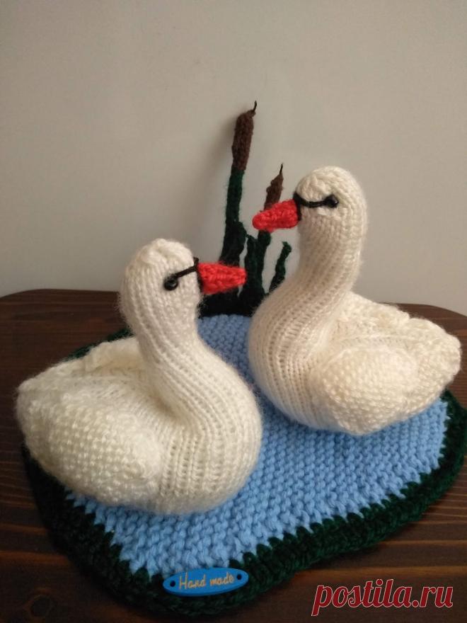 Лебеди на озере. Амигуруми.  Вязаные игрушки - подарок любимым.