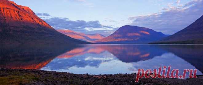 Плато Путорана — горный массив, расположенный на северо-западе Среднесибирского плоскогорья. Максимальная высота плато — 1701 м, среди высочайших вершин — горы Камень(1701 м), Холокит (1542 м), Котуйская (1510 м). На севере плато Путорана граничит с Таймырским полуостровом. Фото: Елена Тихомирова | Путешествия по России: 35 самых красивых мест, которые должен увидеть каждый. 2 часть . Обсуждение на LiveInternet - Российский  Сервис Онлайн-Дневников