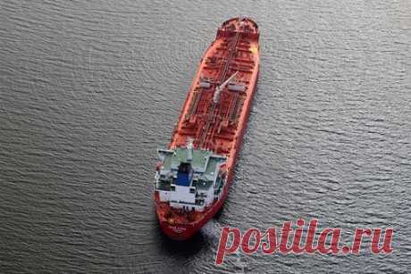 Крупные европейские компании отказались перевозить нефть из России. Три крупные греческие судоходные компании последние несколько недель отказываются перевозить российскую нефть. Таким образом танкеры надеются избежать санкций США. Для России уменьшение числа перевозчиков, готовых транспортировать подсанкционное топливо, является ударом, пишет Reuters.