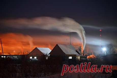 Найден способ спасти россиян от взрывов газа в домах. Во всех частных домах нужно обязать устанавливать датчики утечки газа. Такой способ спастись от новых взрывов в зданиях нашел депутат Госдумы Сергей Колунов. Парламентарий отметил, что подобные инциденты стали чаще случаться в загородном жилье, чем в многоквартирных домах.