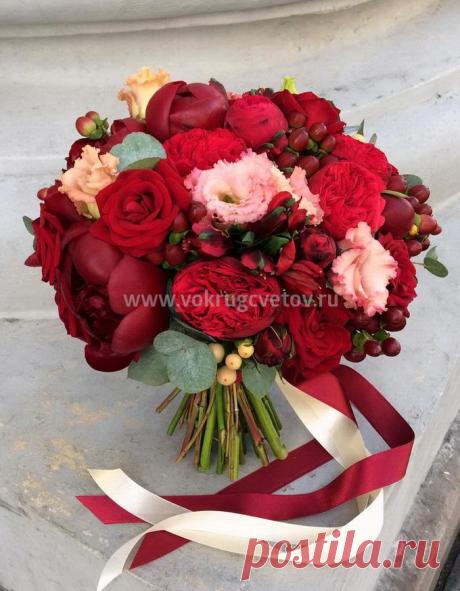 Купить букет невесты винный пионы и розы с доставкой. Вокруг цветов - интернет магазин.
