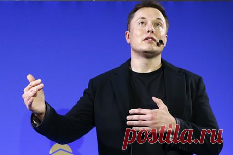 Илон Маск заработал миллион долларов за день на продаже собственных духов. Американский миллиардер Илон Маск реализовал 10 тысяч флаконов авторского парфюма Burnt Hair («Жженые волосы»), выпущенного под собственным брендом The Boring Company, всего за сутки с начала продаж. Журналисты подсчитали, что за день предпринимателю удалось заработать миллион долларов (63,6 миллиона рублей).