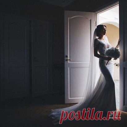Женщина должна принадлежать тому мужчине, который решит все её проблемы, а не создаст новые.
