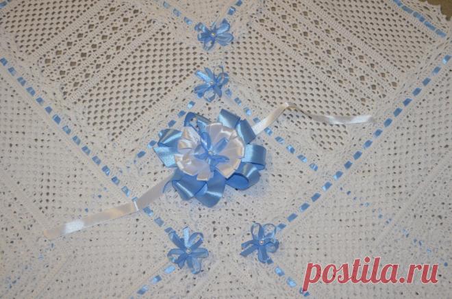 Ажурный плед на выписку с узором 