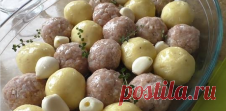 Нежные, как облако! 25 шариков чистого удовольствия: чем больше чеснока, тем лучше. Пример идеального сочетания продуктов. Тефтели — любимейшее блюдо миллионов людей, которое можно встретить в самых разных кухнях мира. Во многом такая популярность обусловлена простотой приготовления, доступностью ингредиентов и, конечно же, волшебным вкусом. Но даже лучшее блюдо всегда можно усовершенствовать.
