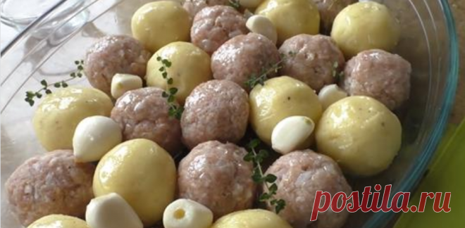 Нежные, как облако! 25 шариков чистого удовольствия: чем больше чеснока, тем лучше. Пример идеального сочетания продуктов. Тефтели — любимейшее блюдо миллионов людей, которое можно встретить в самых разных кухнях мира. Во многом такая популярность обусловлена простотой приготовления, доступностью ингредиентов и, конечно же, волшебным вкусом. Но даже лучшее блюдо всегда можно усовершенствовать.