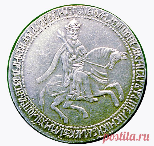 А вы знаете, почему рубль целковый? Отвечаем! Целковый — это целиковый

 Копия рубля 1654 года
Слово «рубль» известно с конца XIII века. Но сначала под ним понимали не денежный знак, а счетную единицу. 
«Начетный рубль» представлял собой бумажный…