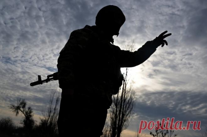 Рядовой Саленков в одиночку уничтожил штурмовой отряд ВСУ. Боец Виталий Саленков удержал позицию, пока его сослуживцы эвакуировали раненых в тыл.