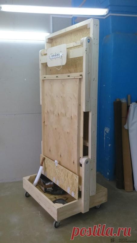 Предлагаю вашему вниманию рабочий стол-верстак, за которым я работаю