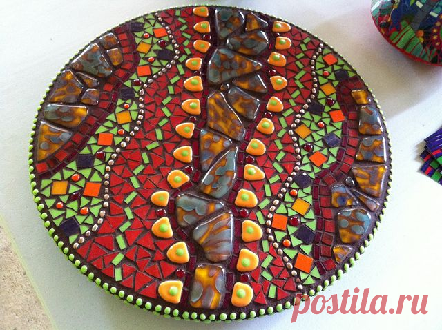 (27) Christine Stewart's Mosaic by Wendy Tanner, via Flickr | декупаж тарелочки | Мозаики