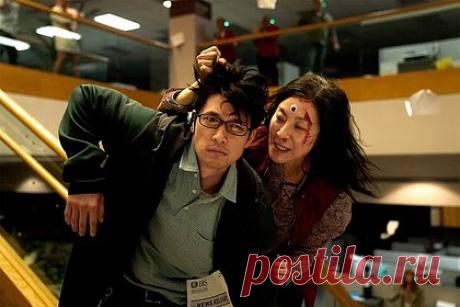 На «Оскаре» назвали лучший фильм года. Картина «Все везде и сразу» была названа лучшим фильмом на кинопремии «Оскар-2023». Номинацию «Лучший фильм» получили десять картин: «На Западном фронте без перемен», «Аватар: Путь воды», «Банши Инишерина», «Элвис», «Фабельманы», «Тар», «Топ Ган: Мэверик», «Треугольник печали», «Говорят женщины».