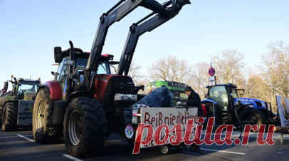 В Бухаресте фермеры устроили протест на тракторах. Патриотический союз фермеров Румынии устроил протест в Бухаресте на тракторах. Читать далее