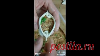 А вы смогли бы так свернуть вареники и пельмени - потрясающе!