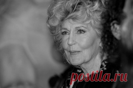 Умерла мать певицы Шер. Американская певица Шер сообщила о том, что ее мать, актриса Джорджия Холт, умерла на 96 году жизни. Причина смерти актрисы не уточняется. Джорджия Холт (настоящее имя — Джеки Джин Крауч) родилась в городе Кенсетт штата Арканзас.