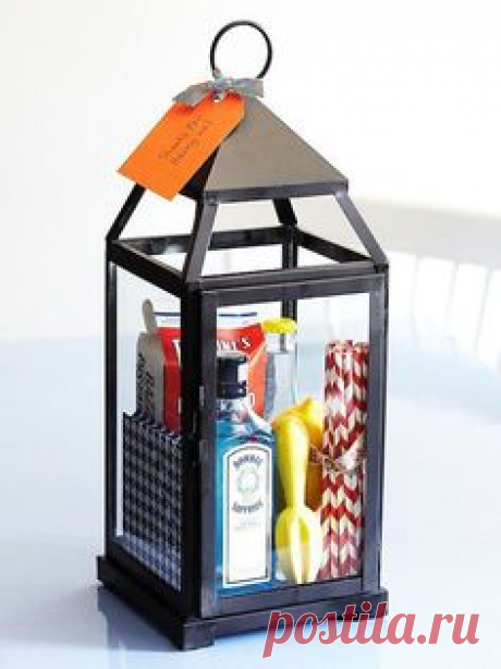 Is someone close moving soon?Check out our #homewarming #gifts #pinboard | 10 Gorgeous DIY Gift Baskets Ideas