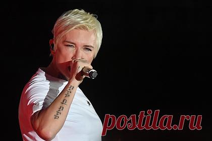 Арбенина пожаловалась на «пустышек» в музыкальной индустрии. Диана Арбенина пожаловалась, что на фоне пандемии коронавируса в музыкальной индустрии появилось много «пустышек». Она отметила, что на таких людей не стоит обращать внимание, так как «они быстро заканчиваются». Арбенина также заявила, что пандемия «задушила» талантливых музыкантов.