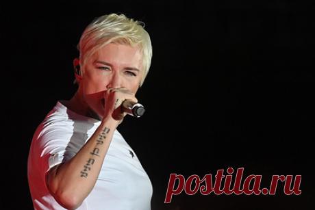 Арбенина пожаловалась на «пустышек» в музыкальной индустрии. Диана Арбенина пожаловалась, что на фоне пандемии коронавируса в музыкальной индустрии появилось много «пустышек». Она отметила, что на таких людей не стоит обращать внимание, так как «они быстро заканчиваются». Арбенина также заявила, что пандемия «задушила» талантливых музыкантов.