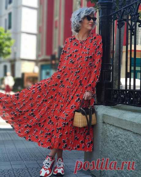 Платье с кроссовками для женщин 50+. Сочетаем и выглядим стильно | Glamiss | Яндекс Дзен