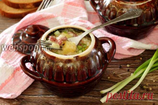 Охотничьи колбаски с картофелем в горшочках  Kолбаски с картофелем в горшочках 
Любое блюдо, приготовленное в горшочках в духовке, получается невероятно вкусным и ароматным. Особенно, если приготовлено оно с любовью и желанием порадовать своих близких. Предлагаю вашему вниманию очень простой, быстрый и экономный рецепт запекания картофеля в горшочках. Добавление сырокопчёных колбасок делает это блюдо вкусным и ароматным.