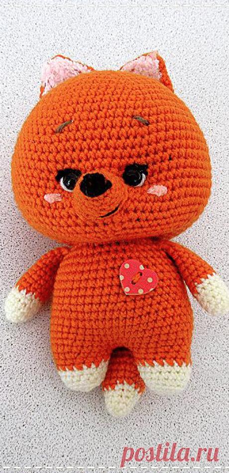 PDF Лисёнок ушки бантиком крючком. FREE crochet pattern; Аmigurumi animal patterns. Амигуруми схемы и описания на русском. Вязаные игрушки и поделки своими руками #amimore - Лиса, лисица, лисёнок, лисичка.