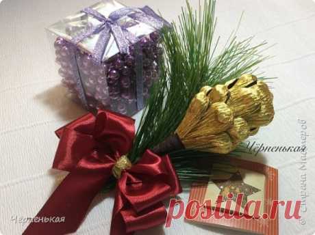 Новогоднее украшение - шишки из конфет