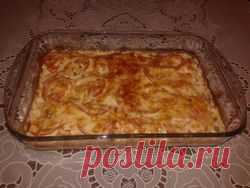 Мясо по - французски с грибами. - Готовьте с удовольствием!
Изначально это блюдо было приготовлено в Париже для графа Орлова и называлось оно — «Телятина по-Орловски».
Это блюдо представляло из себя так называемую запеканку из мяса,лука, картофеля, сыра и грибов, сверху политого соусом