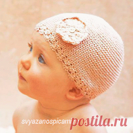 Вязаная спицами шапочка для девочки