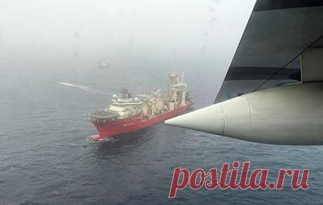 Погружавшийся к "Титанику" гидронавт назвал способы спасения "Титана". По словам Евгения Черняева, нужно найти аппарат и определить, что случилось: застрял он, намотал ли что-либо на винт, придавил ли его лист железа или он забалластирован