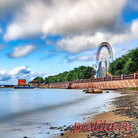 #Владивосток #vladivostok #ig_vladivostok #vladivostok_beautiful #vladivostok_official #vdk #vladivostok_city #seafront #landscape_specialist #landscape #city #longexposure #daylight #набережная #vrox