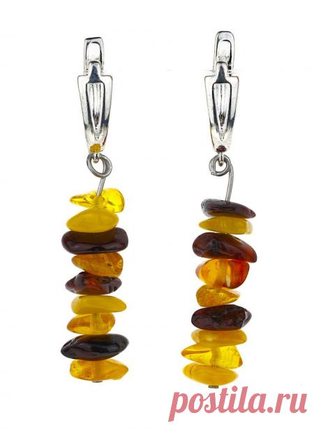 Серьги Сан Галт Роу, Фабрика украшений Цвет: желтый; коричневый; оранжевый. Материал: Янтарь. Янтарь - окаменевшая ископаемая смола хвойных пород деревьев. В мире известно всего два основных цвета янтаря - это жёлтые янтари европейских месторождений и голубые янтари доминиканских копей. Янтарь различают по степени прозрачности, где наиболее ценные разновидности прозрачны. Очень ценен янтарь с инклюзами - частичками флоры и фауны внутри. Стильное украшение, которое станет я...