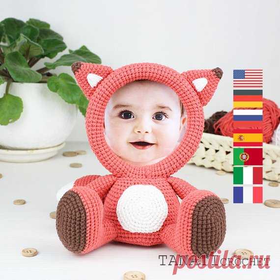 Crochet Pattern of Photo Frame FOX (Tutorial PDF file) This is a crochet pattern (PDF file) NOT a finished Photo Frame you see on the photos!  This pattern is available in: English (US crochet terms) Russian Deutsch Español Português Italiano Française  SKILL LEVEL: EASY Photo Frame FOX – size 19 cm (7,5 in), if using sport weight yarn