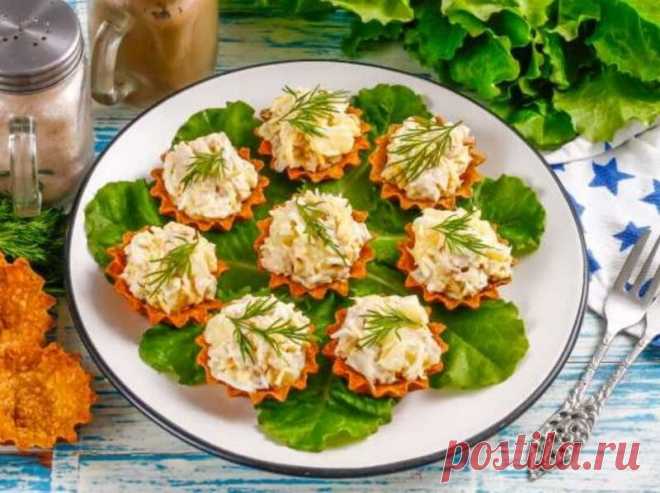 Тарталетки С Ананасом Сыром и Курицей Тарталетки с ананасом сыром и курицей - идеальная закуска для фуршета и новогоднего стола. Готовится очень просто и быстро.