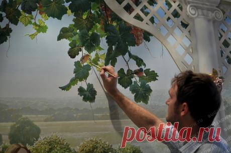 Растяжка акрилом в росписи стен