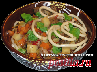 Лагман. А не замахнуться ли нам братцы на лагман? Одно из любимых блюд, но почему-то так редко приготовляемых. Парадокс, однако. Определимся с продуктами и их количеством. Итак: Мясо  300-500 г. Репчатый лук  2 шт. Морковь  2 шт. Сладкий перец  2 шт. Помидоры  2-3 шт.…