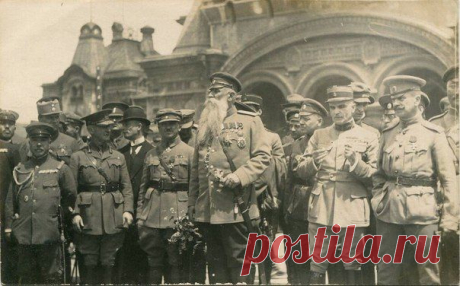 Верховный Уполномоченный на Дальнем Востоке Дмитрий Леонидович Хорват с представителями союзников / Историческая справка