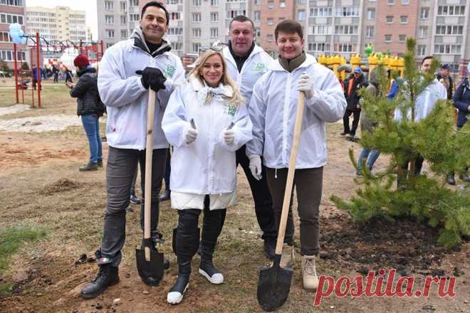 Стас Костюшкин, наталья Гулькина помогли ярославцам на субботнике