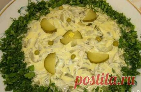 Куриный салат с солеными огурцами