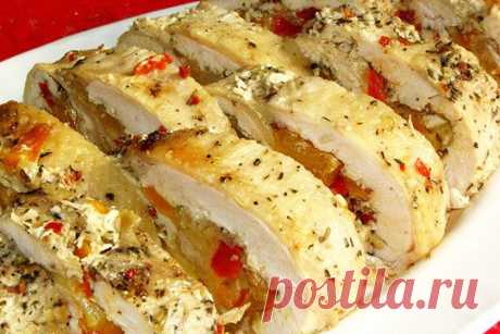 Запеченный куриный рулет, приготовленный 
по этому рецепту украсит любой, 
даже самый изысканный, праздничный стол. 
Приготовить такой рулет совсем не сложно, 
а подать его можно с гарниром из риса и овощей.
Пошаговый рецепт здесь https://hozjayushca.ru/zapechennyj-kurinyj-rulet/
................................................
Хозяйкам на заметку
