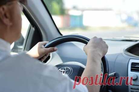 Автомобилистам напомнили о необходимом для оплаты налоге. Заслуженный юрист России Иван Соловьев сообщил, что в октябре водители стали получать письма из территориальных налоговых органов с расчетом транспортного налога за прошлый год. Специалист напомнил, что его необходимо заплатить в ноябре и призвал не откладывать этот момент, чтобы избежать начисления пенни.