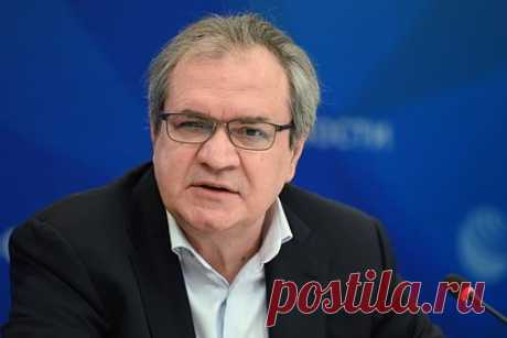 Глава СПЧ предложил лишать родительских прав не отдающих детей в школу мигрантов. Глава Совета по правам человека при президенте России Валерий Фадеев предложил лишать родительских прав мигрантов, которые решили не отдавать в школу своих детей. По его словам, у родителей кроме прав есть обязанности, в числе которых обеспечение образования своим детям.