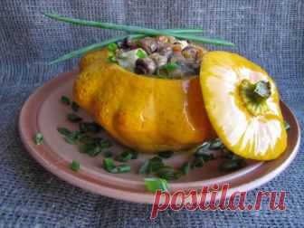 Аппетитная закуска из пасттисона ИНГРЕДИЕНТЫ 2 кг патиссонов; стакан 9%-ного уксуса; пять-семь зубцов чеснока; укроп; 200 г сахарного песка; три столовых ложки соли; шесть стаканов воды; лавровый листик; 5 столовых ложек томатной пасты, кетчупа или другого натурального соуса на основе помидоров. ПРИГОТОВЛЕНИЕ Банки нужно хорошо вымыть, затем обдать кипятком или же простерилизовать в духовке. На дно каждой положите по […]